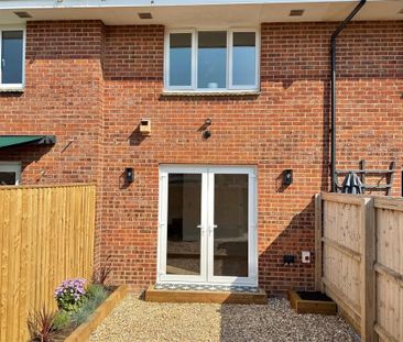 2 bedroom terraced house to rent - Photo 3