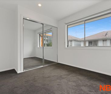 Charming Two Bedroom Apartment in Gungahlin - Photo 3