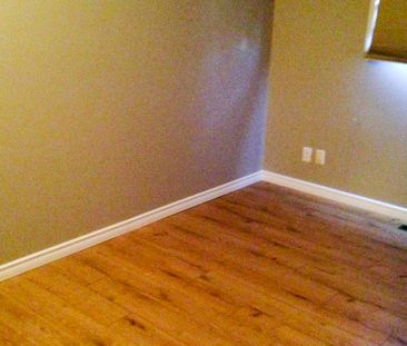 3 Bedroom Duplex For Rent In Huntington: Pet Negotiable. - Photo 6