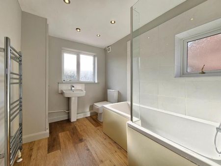 3 bedroom semi-detached house to rent - Photo 3