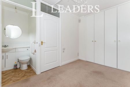 2 bedroom bungalow to rent Willow Walk, Redhill, Surrey, RH1 - Photo 2