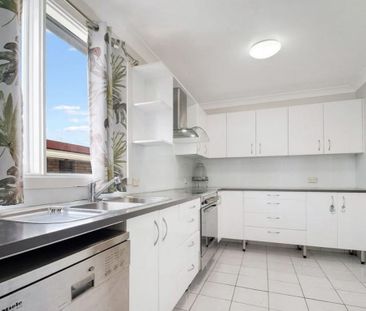 SPACIOUS FAMILY LIVING IN ONE OF GREYSTANES' MOST DESIRABLE STREETS - Photo 2