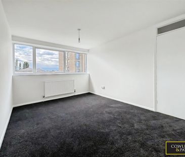 RUNWELL ROAD, WICKFORD - Photo 4