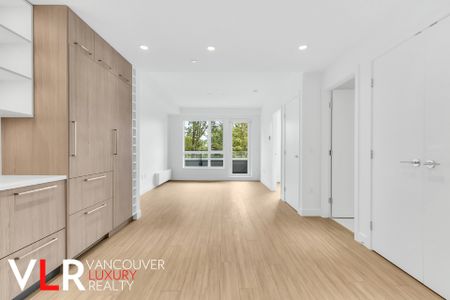 Condo in North Vancouver, BC - Photo 4