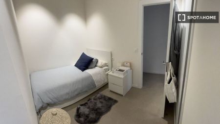 3 bedroom luxury Apartment for rent in Valencia - Photo 5