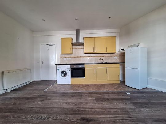 London Street, Chertsey KT16 - Photo 1