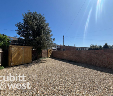 1 bedroom in a house share to rent - Photo 4