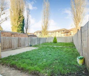 Fairway Avenue, West Drayton, UB7 - Photo 2