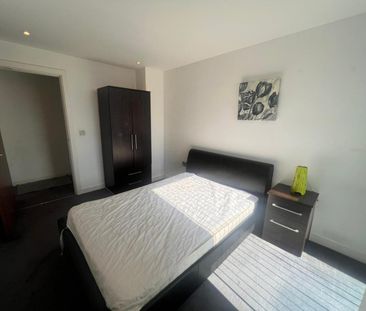 2 bedroom Flat To Let - Photo 1