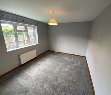 2 bedroom detached bungalow to rent - Photo 2