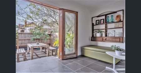 Executive Duplex. Fully Furnished & Accessorised. Includes all Utilities, Fast WIFI, Smart TV, Netflix & Foxtel. Just bring your suitcase! - Photo 5