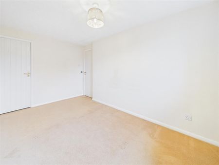 3 bedroom Semi-detached house to rent - Photo 4