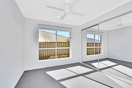 BRAND NEW DUPLEX- AVAILABLE NOW! - Photo 5