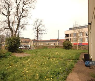 6 bedroom detached house to rent - Photo 5