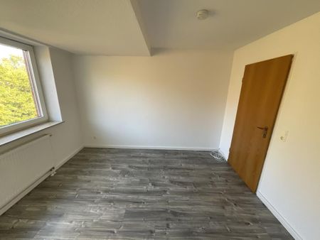 Helle, geräumige 3-ZKB-Balkonwohnung in der 3. Etage in der Südstadt zu vermieten! - Photo 5