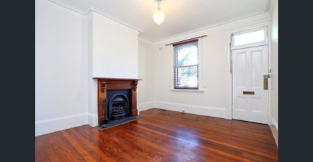 Charming terrace in prime location - Photo 5