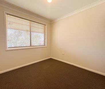 Stylish 3-Bedroom Family Home in South Penrith - Photo 2