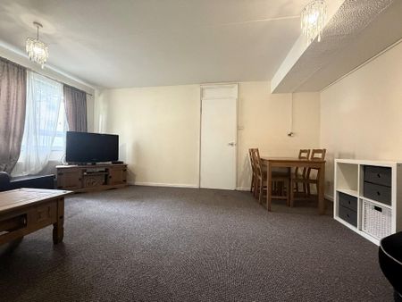 2 bedroom flat to rent - Photo 3