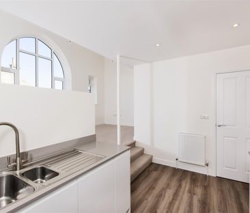 The Spire, 86 Coronation Avenue, Bath, BA2 - Photo 1