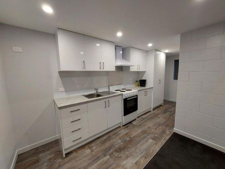 Central Two Bedroom Studio Apartment - Photo 3