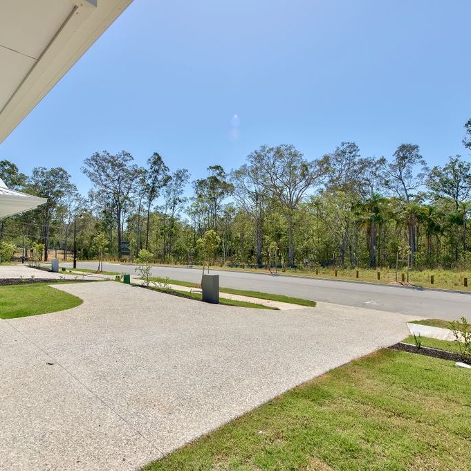 Modern & Low-Maintenance 2-Bedroom Duplex in Stoneleigh Reserve - Photo 1