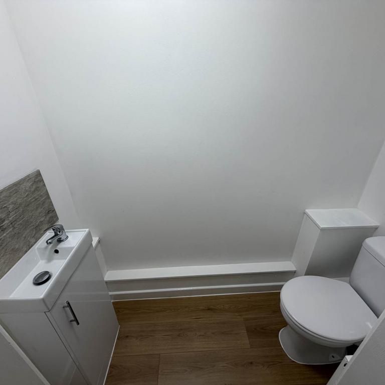 3 bedroom end of terrace house to rent - Photo 1