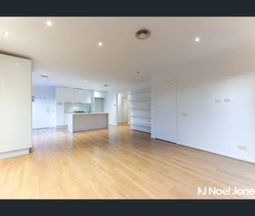 Beautifully Renovated Unit In Prime Position - Photo 4