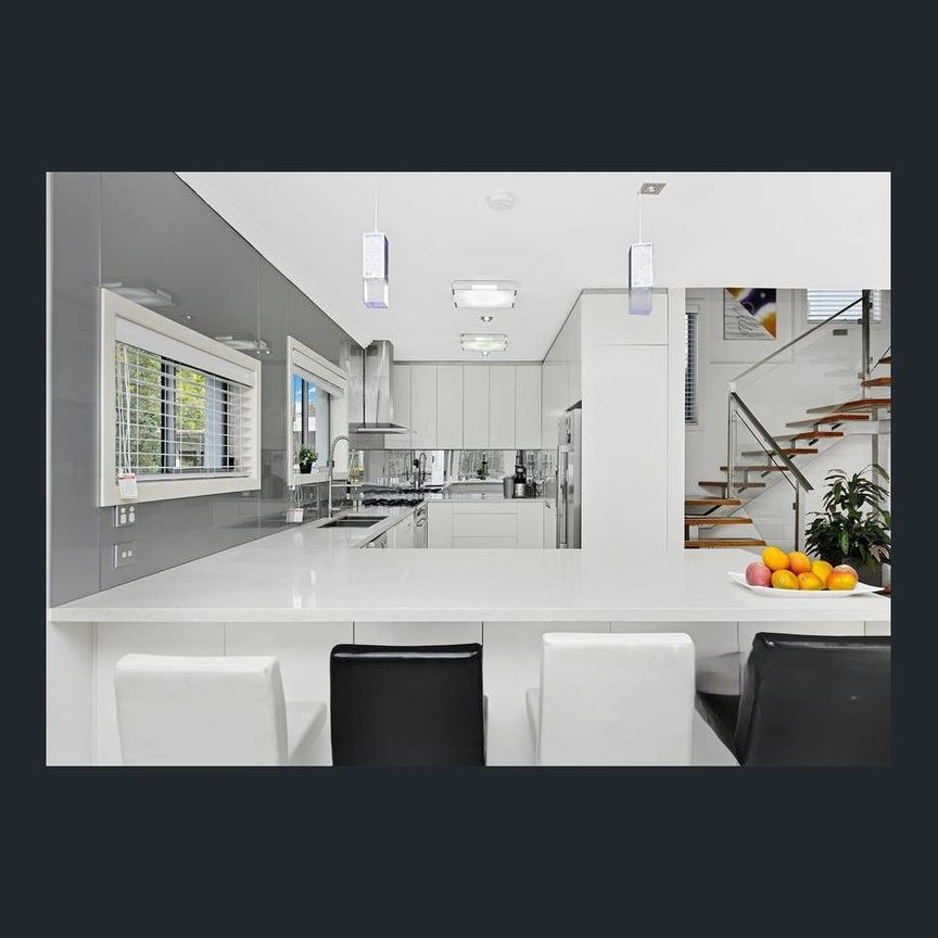 EXCEPTIONAL FAMILY HOME IN EPPING - Photo 1