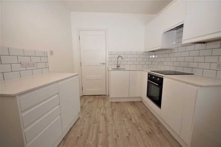 1 bed First Floor Flat for rent - Photo 4