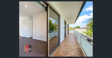 LARGE 3 BEDROOM UNIT IN QUIET LOCATION IN NORTHGATE! - Photo 5