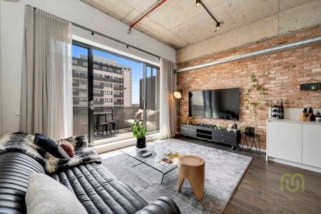 Modern 2-Bedroom Furnished North Facing Apartment! - Photo 2