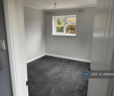 3 bedroom semi-detached house to rent - Photo 2