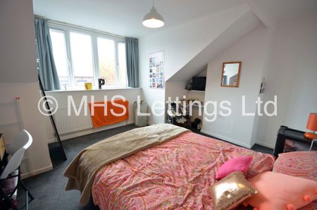 4 Bedroom Mid Terraced House for rent in Newport Gardens - Photo 5