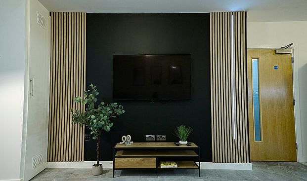 Double Room In Brand New 7-Bedroom En Suite Apartment- Just a short walk into the City Center - Photo 1