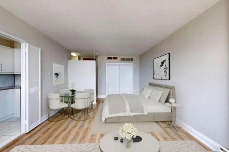 40 & 60 Pleasant Blvd — Bachelor - Photo 3