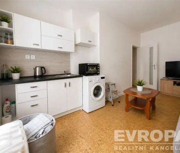 Pronájem menší garsonky v širším centru Pardubic v městské části Ze... - Photo 2