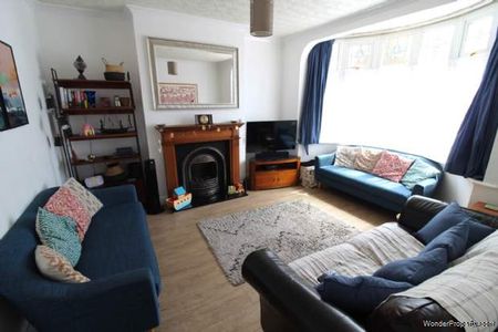 3 bedroom property to rent in Barking - Photo 2