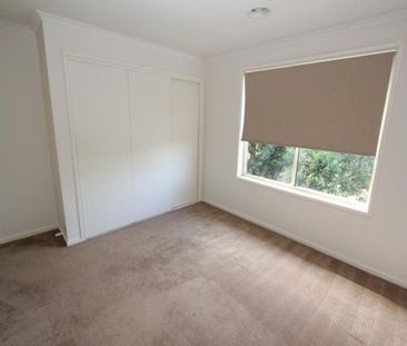 Perfectly Presented in a Family Friendly Locale and neighbourhood! - Photo 1