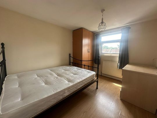 Room in a Shared House, Holbrook Road, E15 - Photo 1