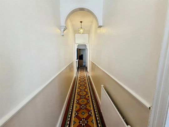 4 Bedroom House to Rent in St Peters Avenue, Kettering, NN16 - Photo 1