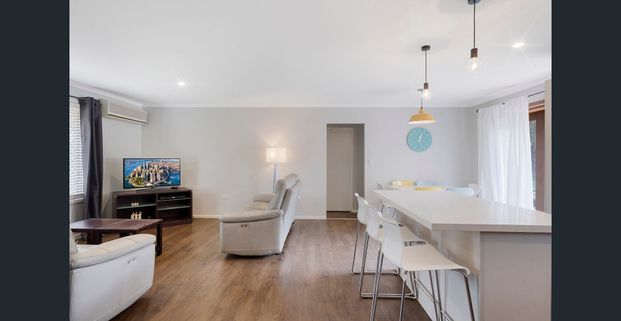 GREAT FAMILY HOME WITH SPARKLING SWIMMING POOL - Photo 1