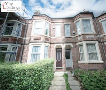 4 Bedroom Mid Terraced House - Photo 3