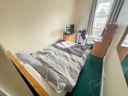 To Rent Fortescue Road, Charminster, Bournemouth, BH3 £2,500 pcm Tenancy Info - Photo 5