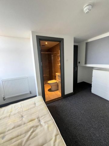 2 bedroom flat to rent - Photo 4
