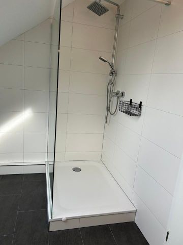 Wohnen in Vohwinkel. Schöne 2 Zi.-Dachgeschoss-Wohnung mit Küche, Diele, Duschbad & Stellplatz. - Photo 4
