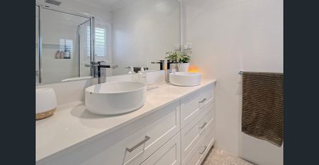 Immaculate Spacious Family Living - Photo 2