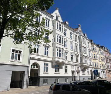 Smuk 5-vær med stuklofter og altan - Photo 2