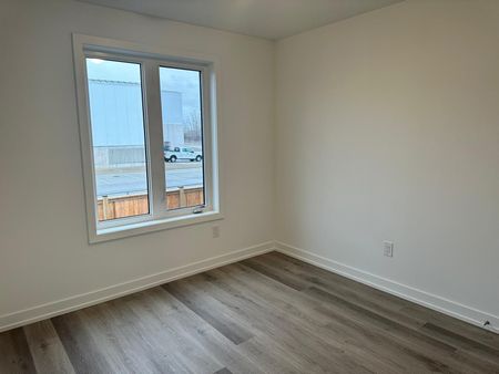 For Lease - 4263 FOURTH Avenue Unit# 422, Niagara Falls, Ontario - Photo 4