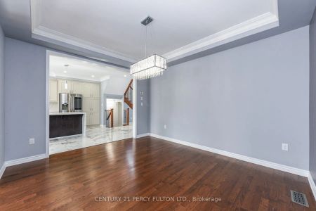 1040 Foxtail Crescent #Main & 2nd - Photo 4