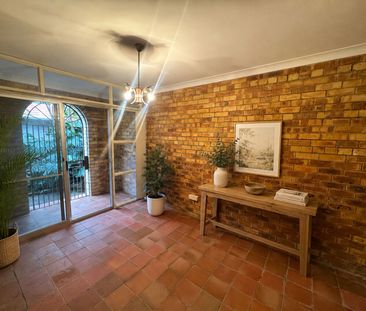 Spacious Three-Bedroom Unit in the Heart of Mount Gravatt - Photo 1